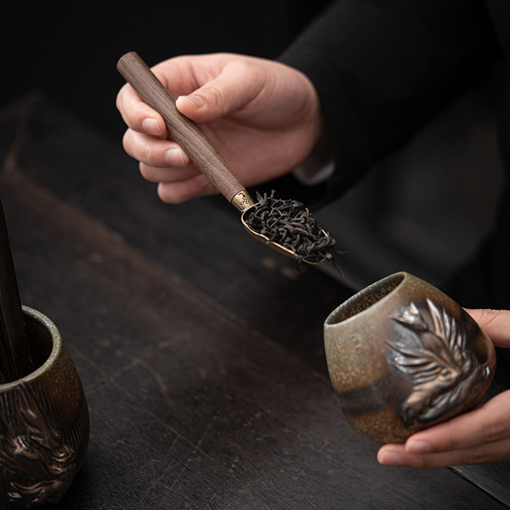 Detail of the Bifang design on the ceramic holder, highlighting its artistic features.