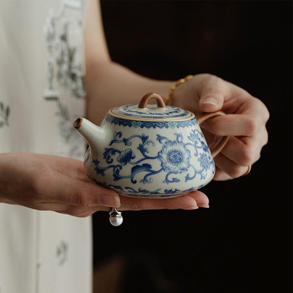 Ruyao teapot displayed in a beautifully arranged gift box, perfect for gifting.