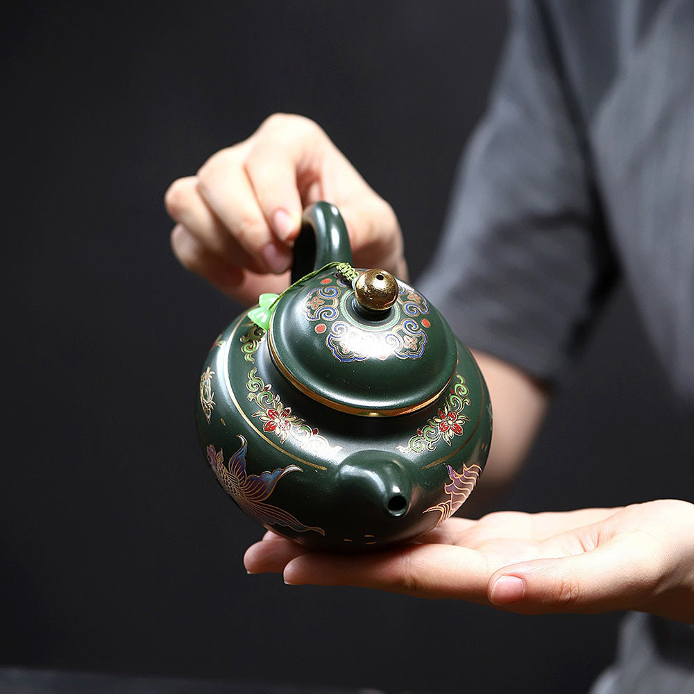 Full view of the artistic Duo Qiu teapot with spherical shape