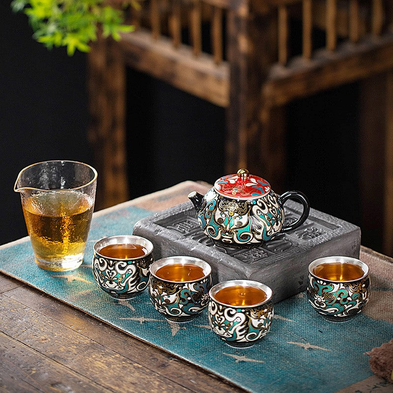 Elegant tea set with red glaze and transparent cups for a premium tea experience
