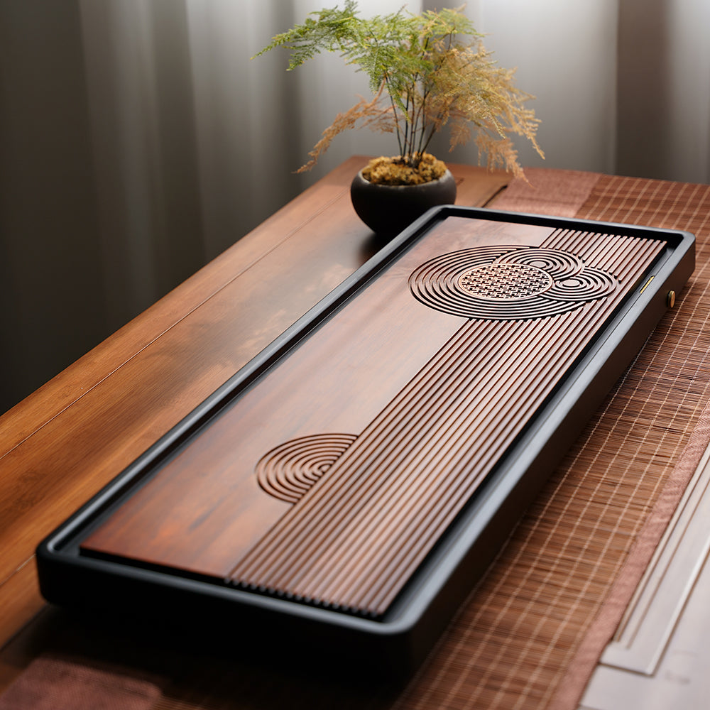 Close-up of water ripple pattern on bamboo tea tray for tea ceremony