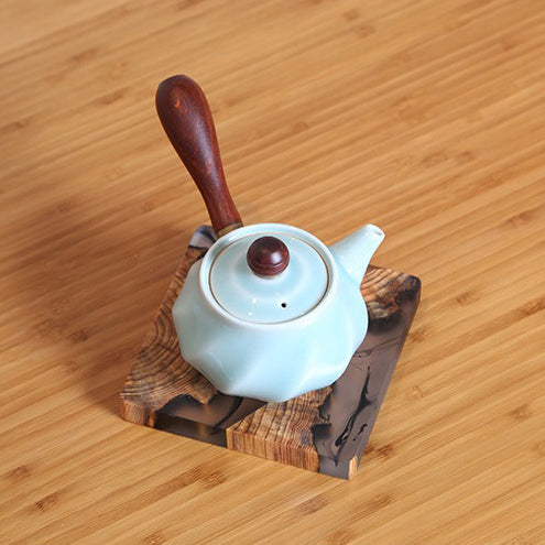 Decorative epoxy resin coaster with anti-slip surface for hot drinks