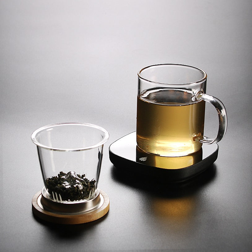 Elegant borosilicate glass tea cup with mountain infuser, perfect for brewing.