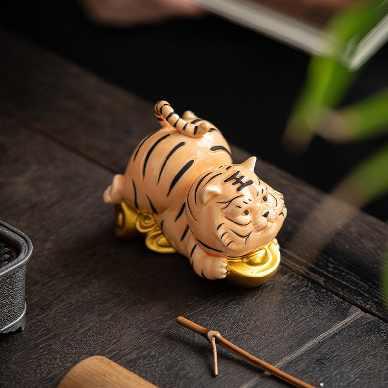 Close-up of the textured tiger engravings and fine ceramic glaze
