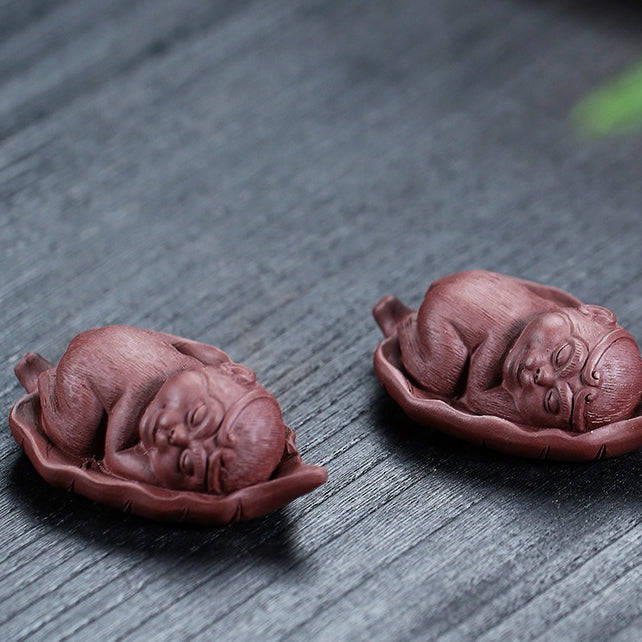Small cute tea pet for tea lovers, perfect for enhancing tea ceremony sets.