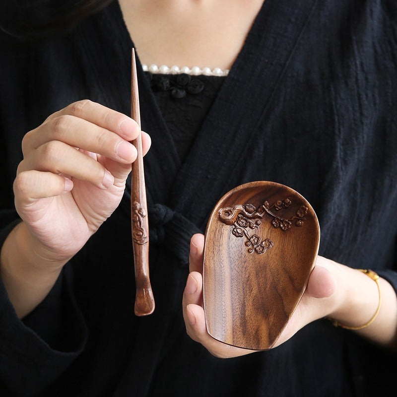 Elegant tea holder used to appreciate dry tea leaves during tea tasting