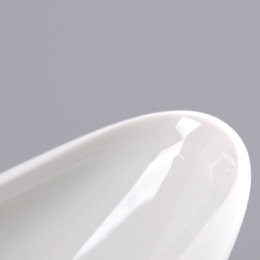 Traditional blue and white porcelain tea holder for tea art display