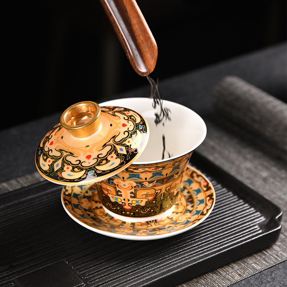 Side view of porcelain gaiwan showing the hovering lid feature
