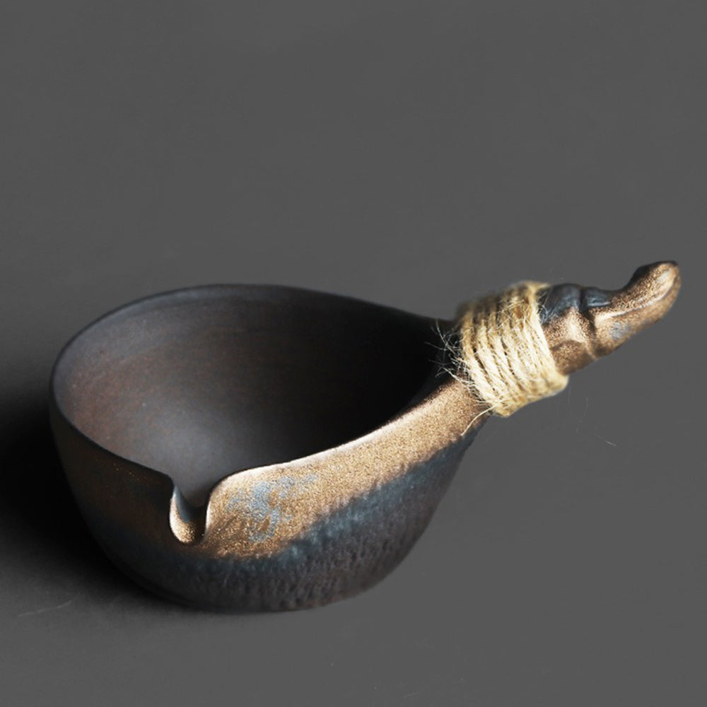 Tea pouring vessel with large capacity and handle, ideal for smooth tea serving.