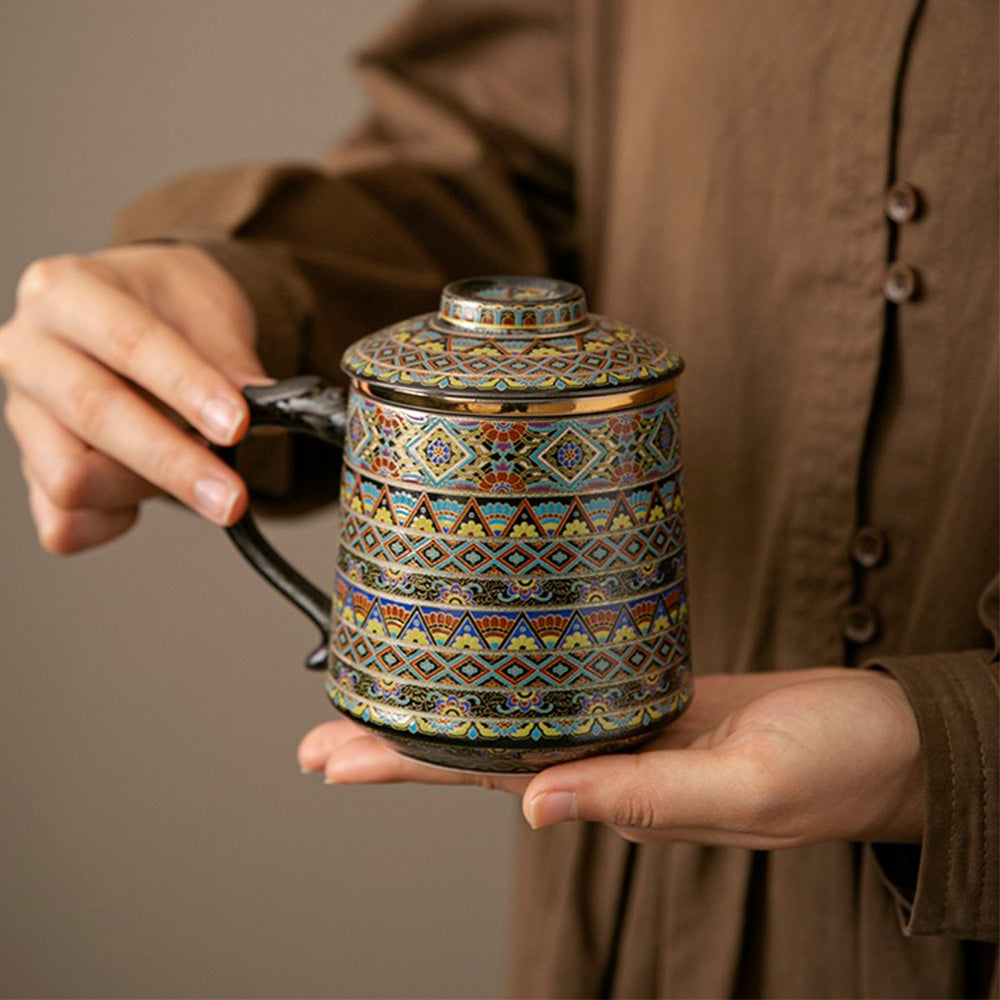 Overhead angle displaying the tea infuser and daisy pattern design