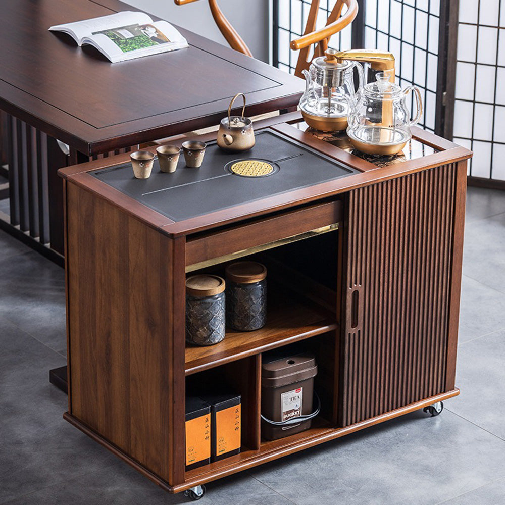Mobility feature with 360° wheels on the tea table in a modern living room