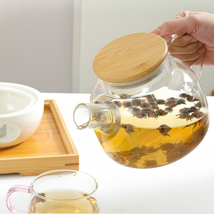 Close-up of the high borosilicate glass teapot and its removable filter