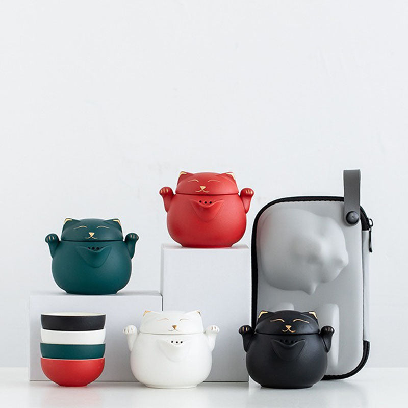 Maneki Neko travel tea set displayed in an outdoor setting, showcasing its portability.