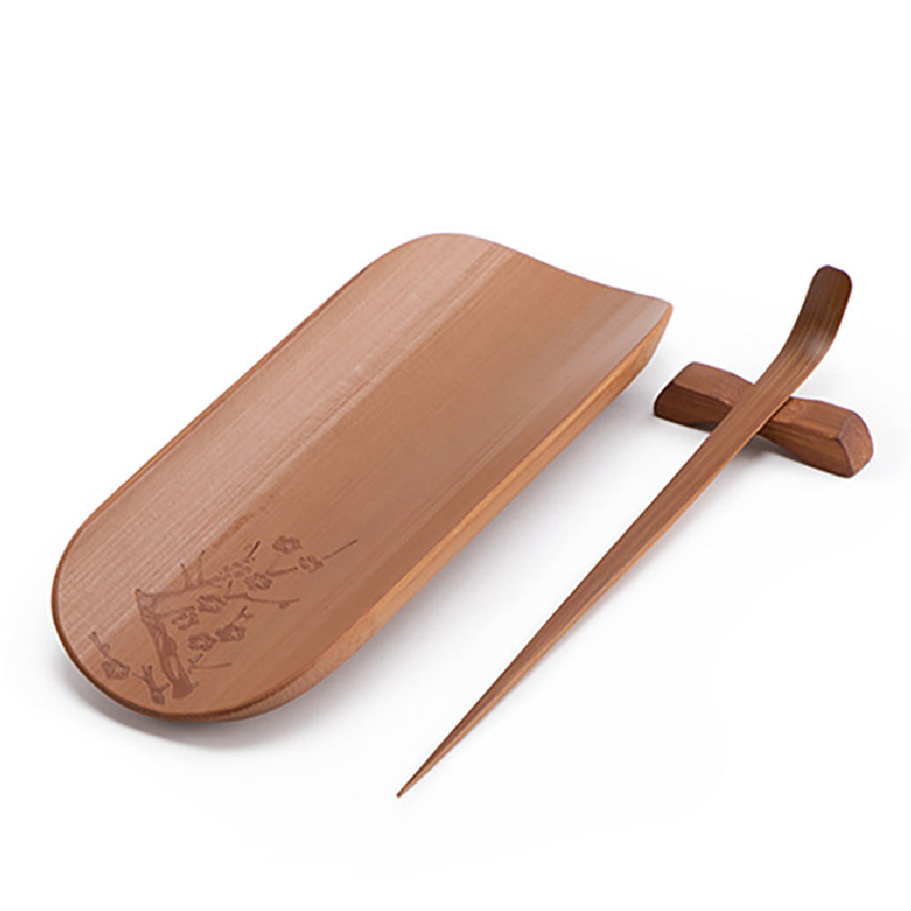 Elegant bamboo tea holder showcasing dry tea for guests.