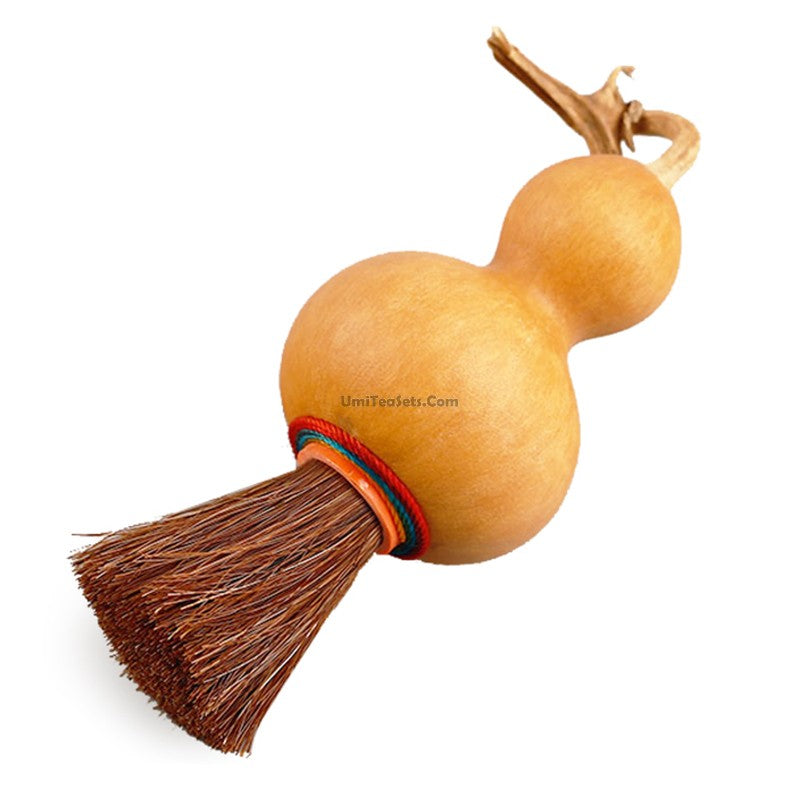 Gourd-shaped teapot brush set showcasing its unique design and soft bristles for effective cleaning.