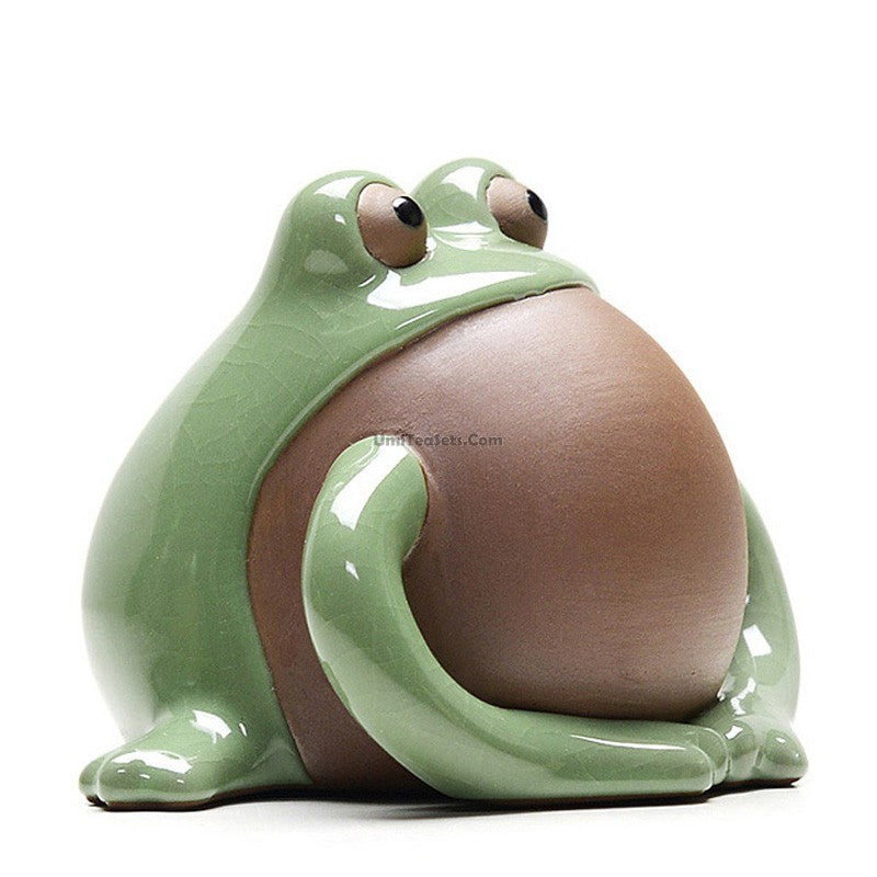 Close-up of the Elegant Ge Kiln Clay Frog Tea Pet showcasing its intricate details.
