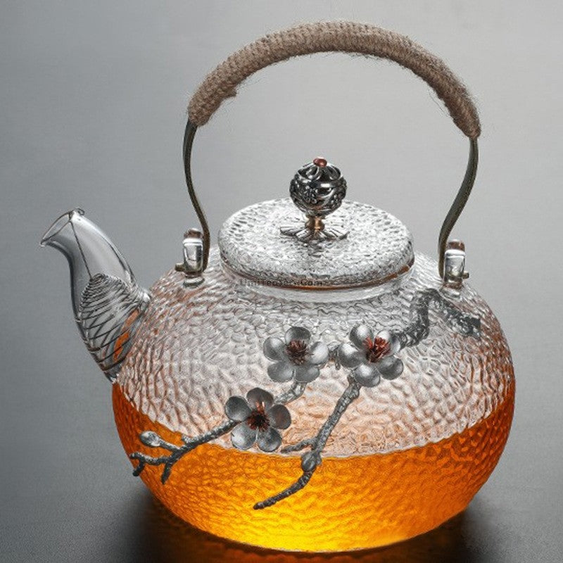 Elegant floral design of the borosilicate glass teapot showcasing its fine craftsmanship.