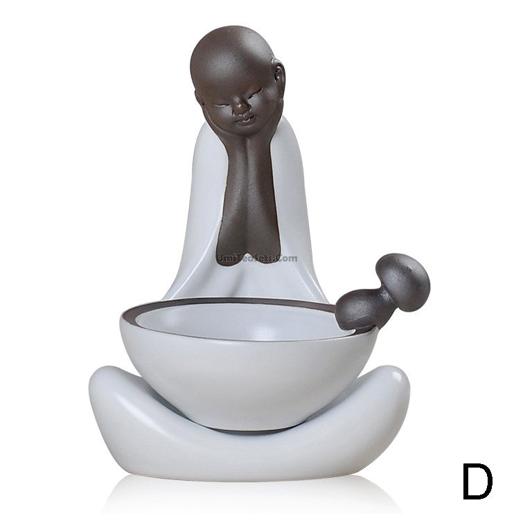 Tea infuser being used to pour brewed loose leaf tea into a cup